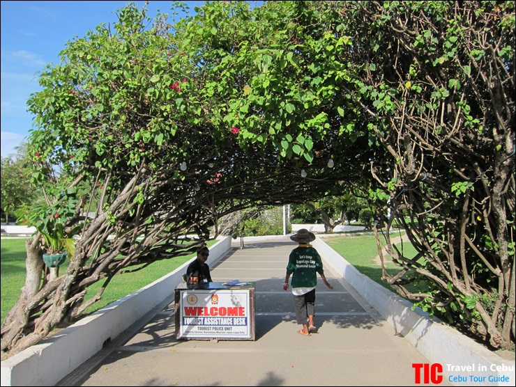 Mactan_Shrine_02.JPG